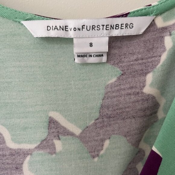 DVF Purple and Green Patterned Wrap Dress - 100% Silk, Size 8 - Picture 10 of 11